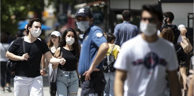 Kamusal yerlerde maske zorunluluğu kolluk güçleri tarafından da sıkı şekilde denetleniyor. Foto: AA